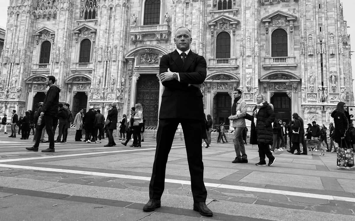 Niklas Lindahl in piazza del Duomo a Milano